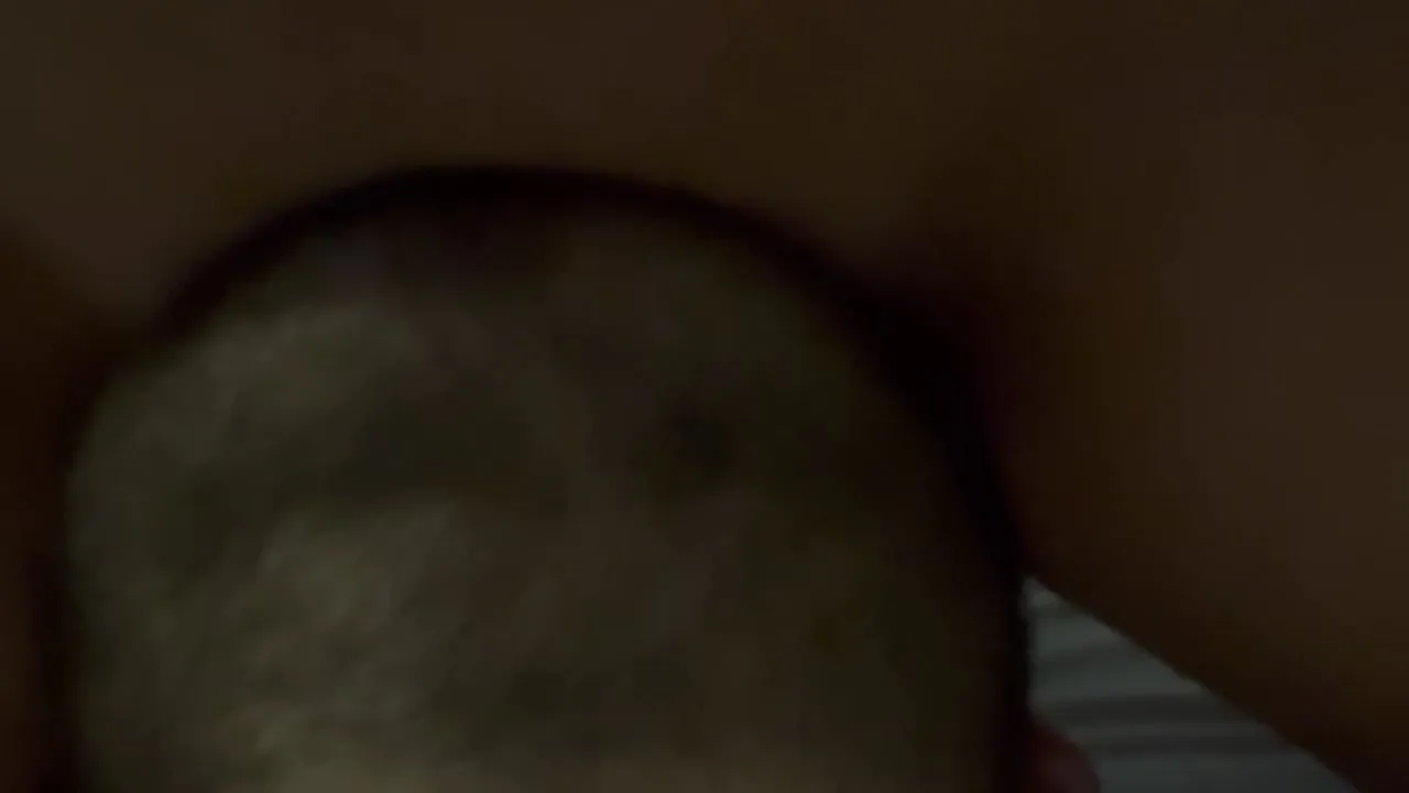 Mmm Word heel lekker verwend terwijl ik een zachte en sensuele beweging op zijn gezicht doe