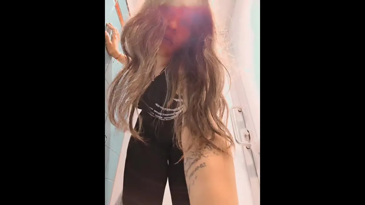 Masturbatie in een openbaar toilet, ik geef je mijn melk