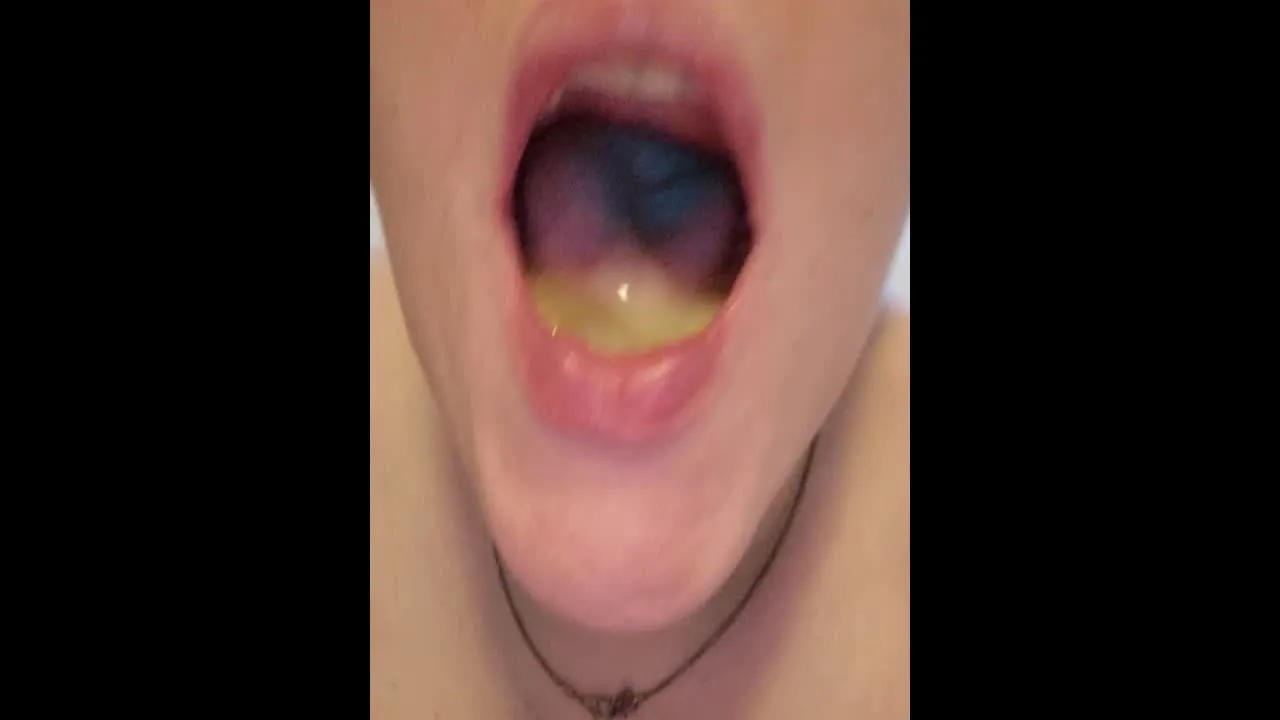 pijpen, sperma in mond te zien, doorslikken